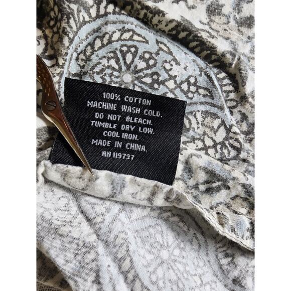 TAHARI HOME Gray Blue Medallion Geometric Design STANDARD Pillow Sham Set of 2 - Picture 7 of 7